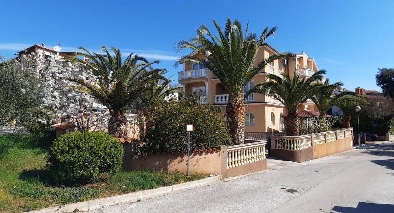 Apartments Canaria Pula Bagian luar foto