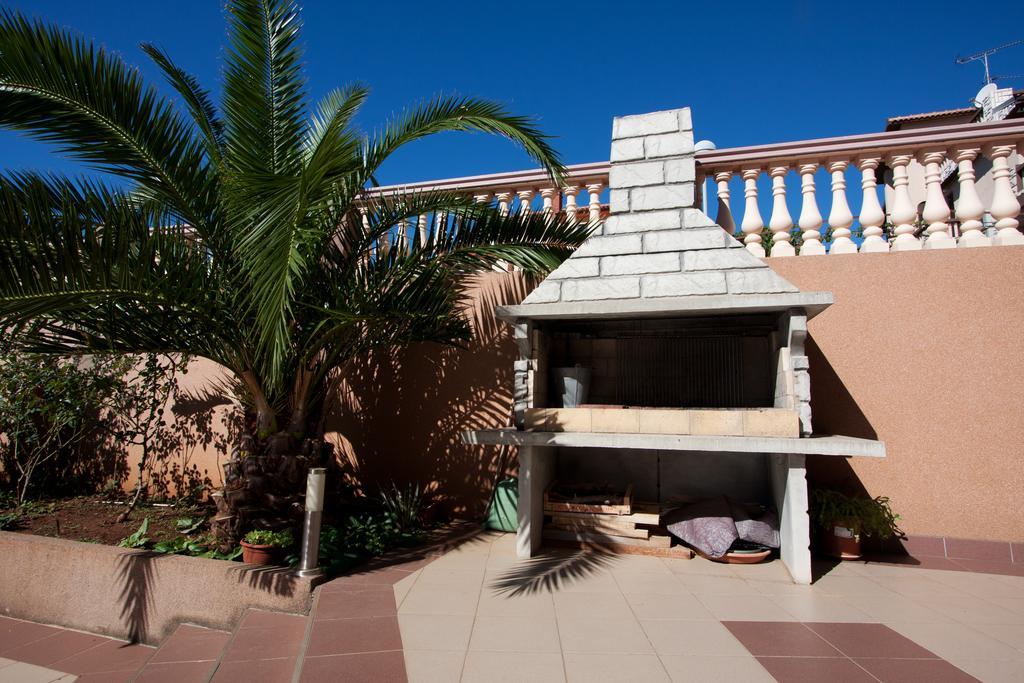 Apartments Canaria Pula Bagian luar foto