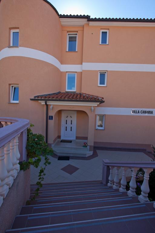 Apartments Canaria Pula Bagian luar foto