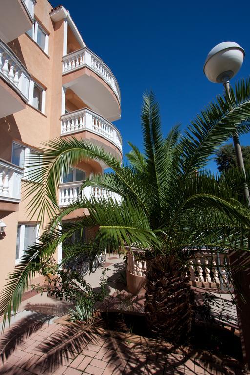 Apartments Canaria Pula Bagian luar foto