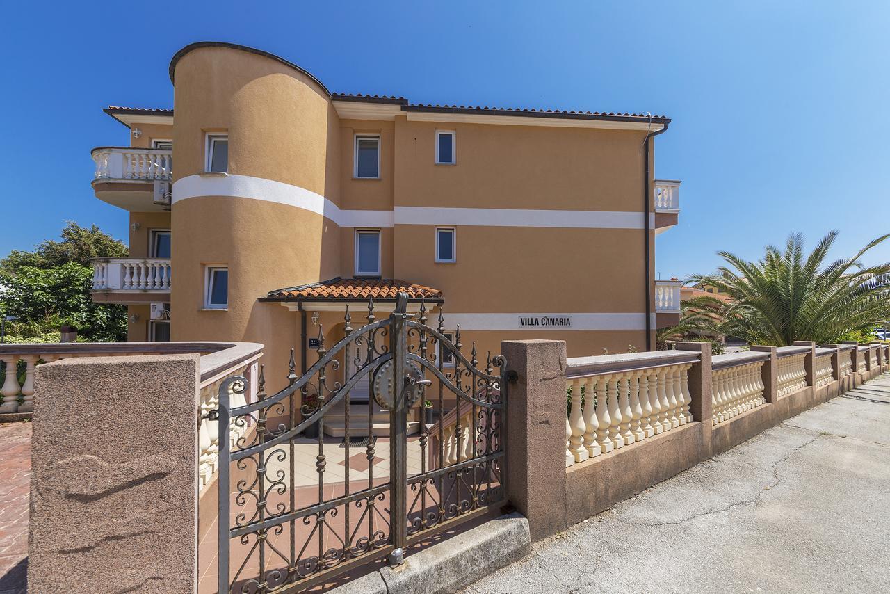 Apartments Canaria Pula Bagian luar foto