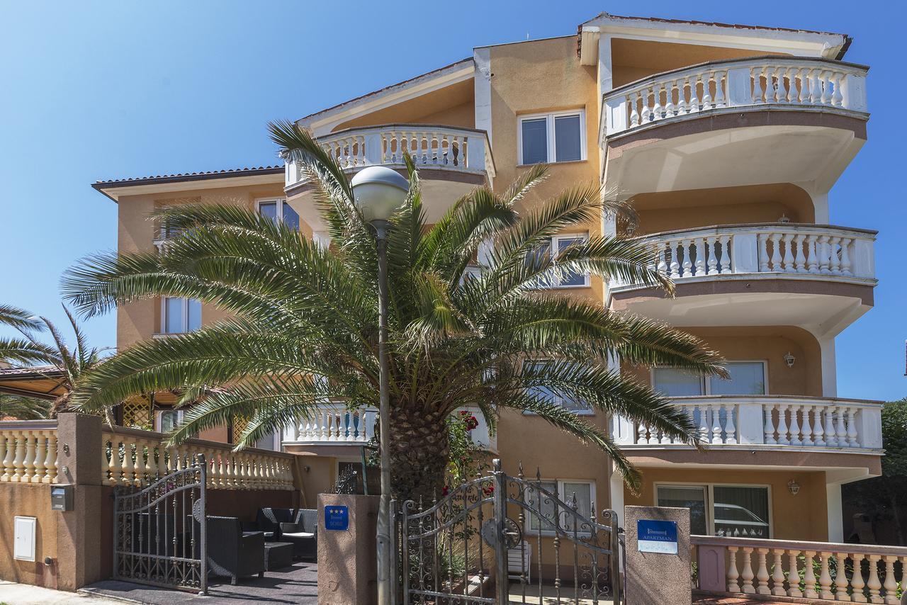 Apartments Canaria Pula Bagian luar foto