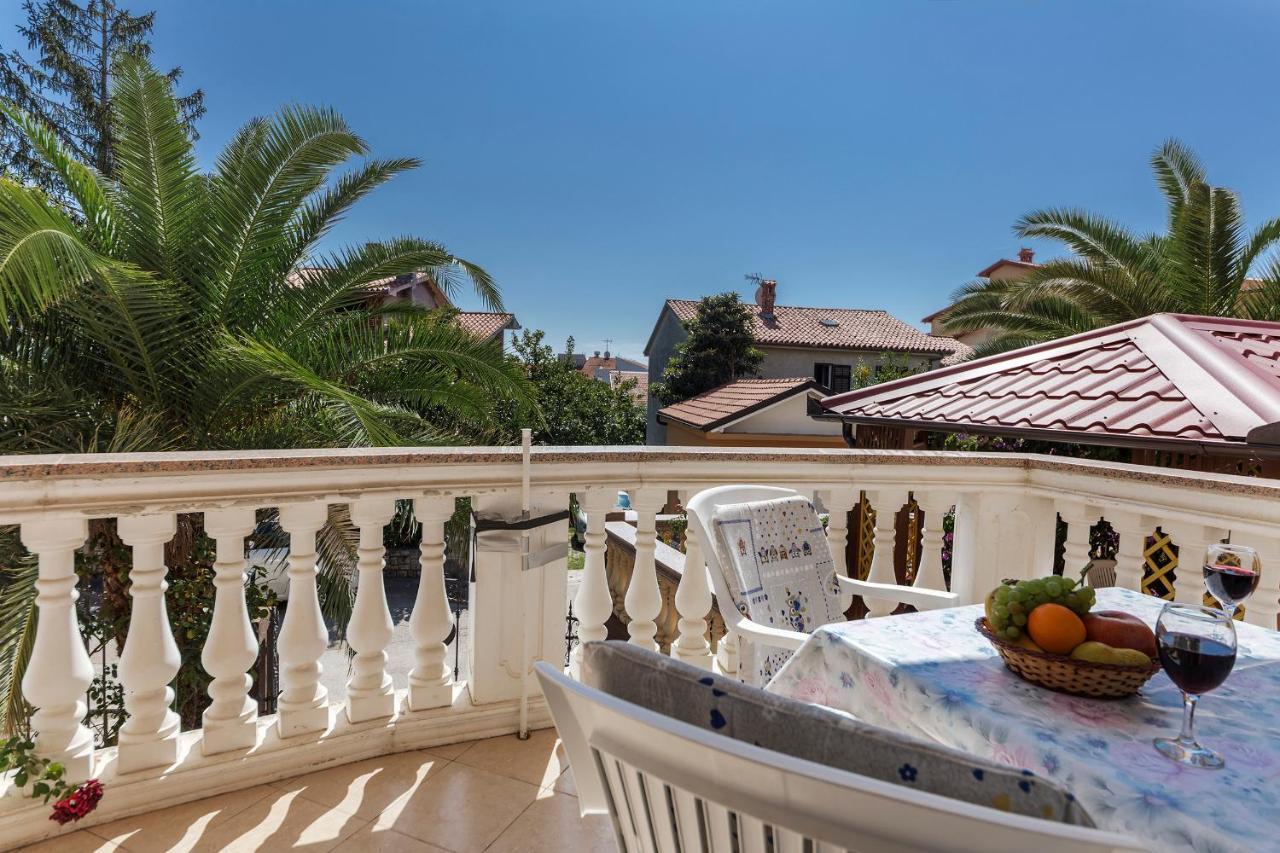 Apartments Canaria Pula Bagian luar foto